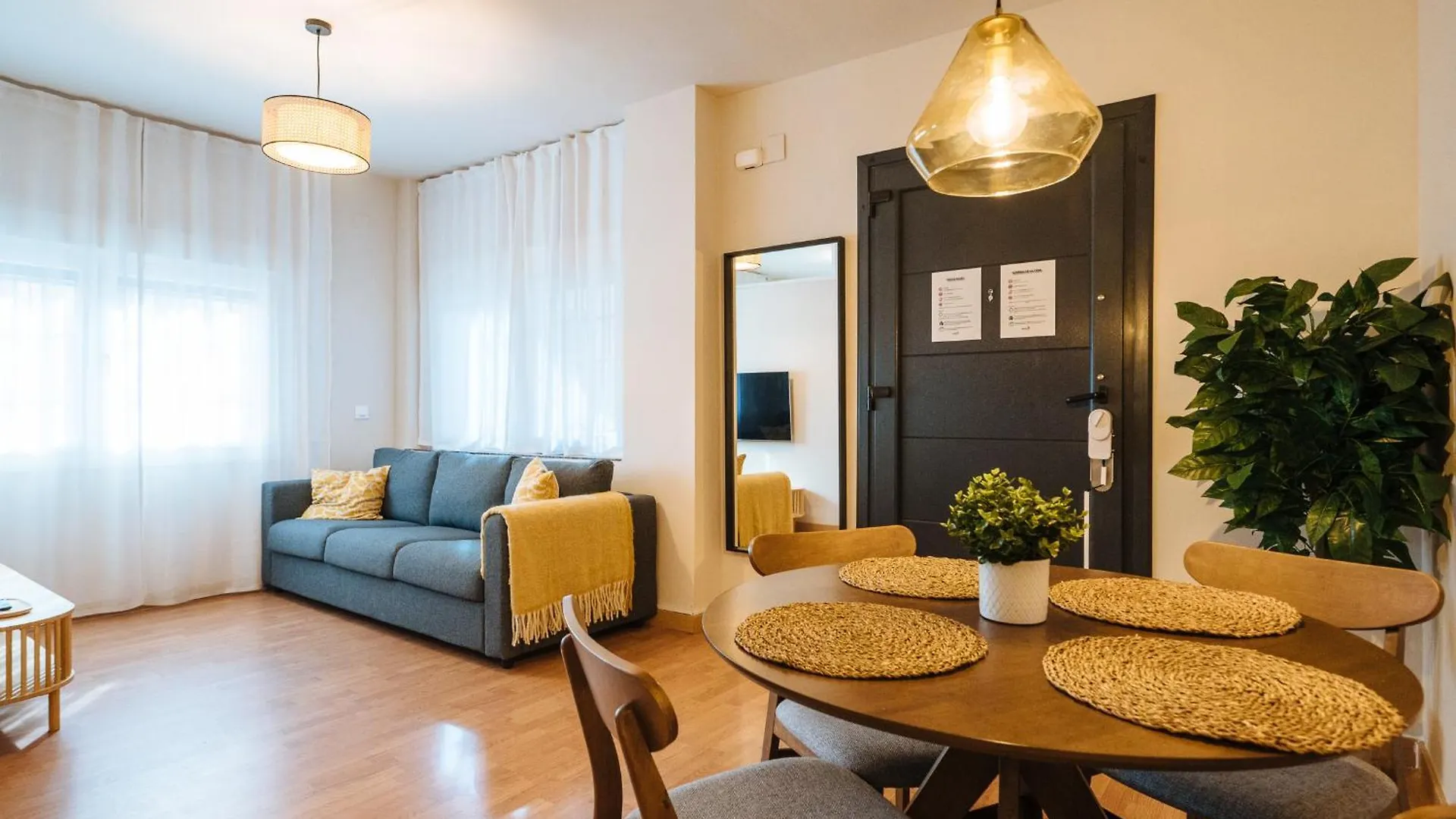 Charming Apartment In The Heart Of Triana, Séville